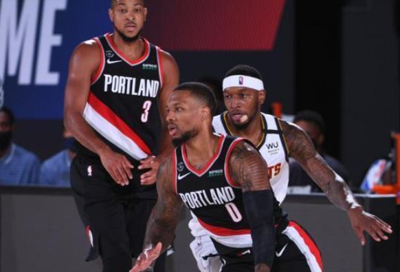 必一体育官方网站-利拉德两双神迹，开拓者击败国王 